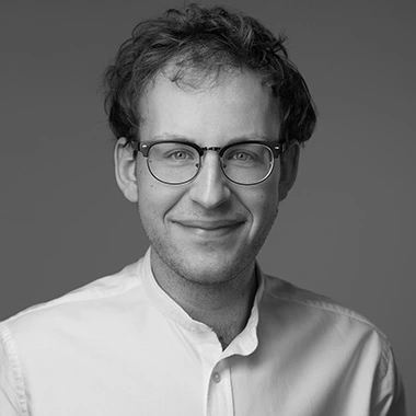 black and white photo of Bence Sebők, marketing manager at termin-direkt.de